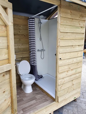 de-eerste-private-outhouse